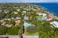 Casa Miramar: Private Beach Path & Pool Paradise