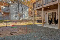Hot Tub and Game Room Oasis - Stunning Mountain Retreat