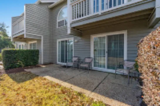 Elegant Split Level Villa with Loft and Pool Access - Charming Retreat