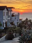 Beach Townhome with Ocean Views, Sleeps 6, Garage Parking Space Các khách sạn gần Sand Spa
