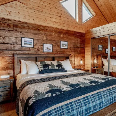 Lakeshore Lodging
