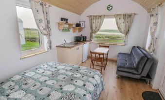 The Snuggly Sheep Shepherd Hut Campview Farm Stay