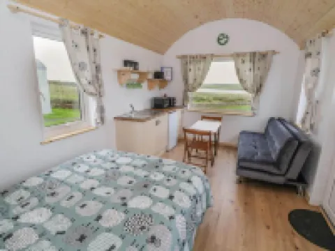 The Snuggly Sheep Shepherd Hut Campview Farm Stay Hotels in 