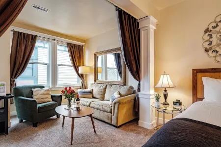 The Orenco Station Hotel Отели в г. Форест Гров