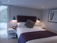 The Carpenters Arms Hotels in Publow