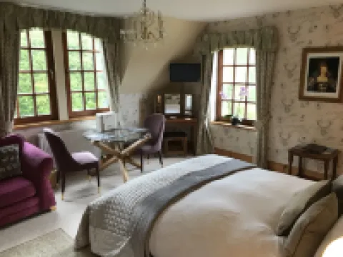 Highland Bear Lodge & Luxury Bear Huts