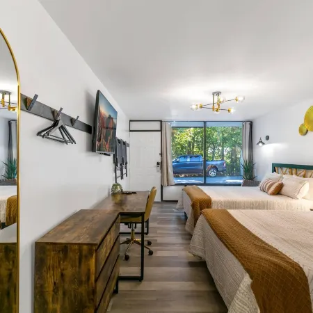 Candlewick Inn and Suites