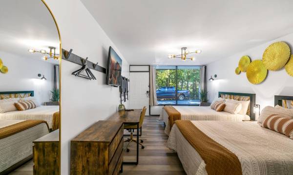 Candlewick Inn and Suites