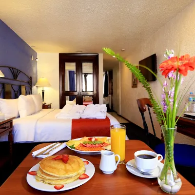 Hotel Emily Hotels near Plaza Juarez