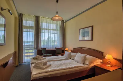 Világos Hotel Balatonvilágos Отели в г. 