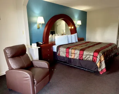 Luxury Inn & Suites Hotels near Edmund Pettus Bridge