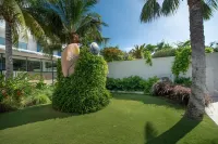 Cayman Luxury Rentals at the Grove Hôtels à proximité de : Camana Bay