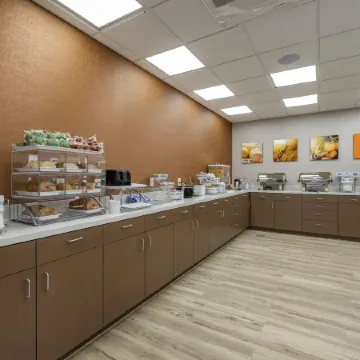 MainStay Suites Colorado Springs East - Medical Center Area Отели рядом с достопримечательностью «Парк Коттонвуд Крик»