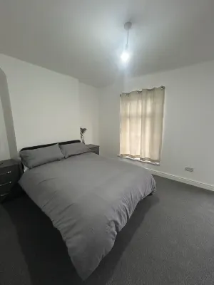 Modern Cosy Spacious 4 Bedroom House