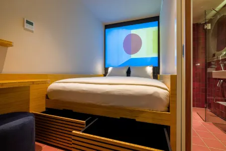 Poppies Отели рядом с достопримечательностью «Мост Питон»