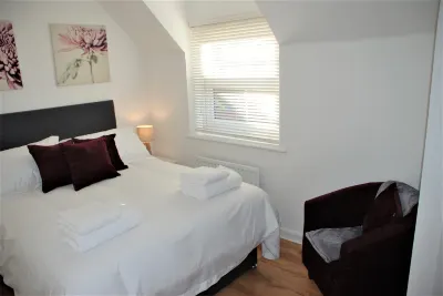 Coach House Hotels near Southampton Airport Parkway Railway Station
