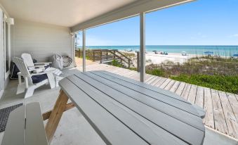 Three Steps to the Beach - 2 Br Townhouse by RedAwning