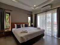 Pak Ping Rim Khong Hotels near Golden Triangle