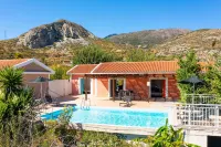 Villa Cherry Large Private Pool Walk to Beach Sea Views A C Wifi Car Not Required - 2180 - Villas