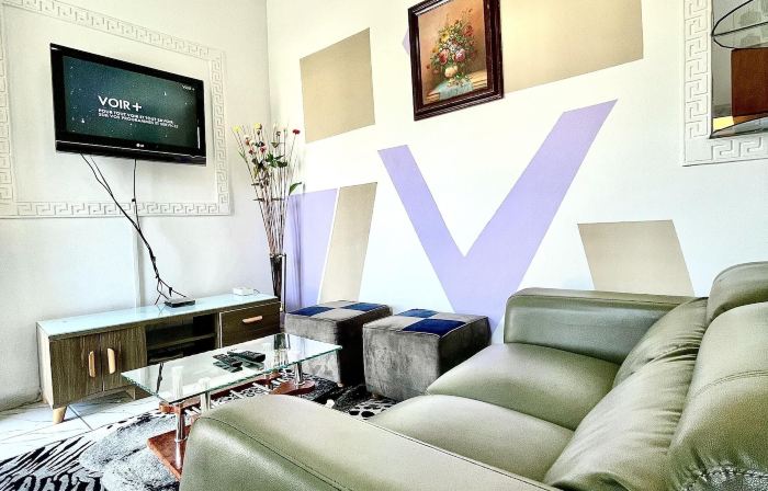 1 Bed Studio Sleeps 2 - Secure Parking Central