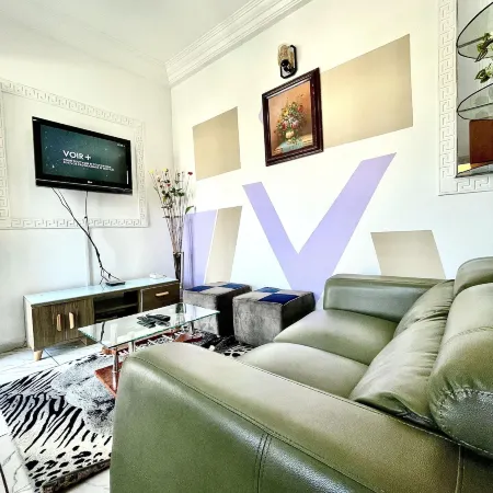 1 Bed Studio Sleeps 2 - Secure Parking Central