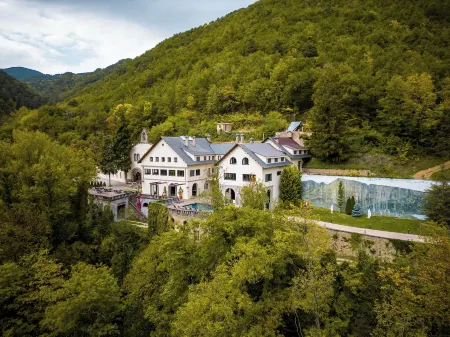 Angelats Hotel - A Signature Boutique Hotel & Restaurant Отели в г. Гомбрен