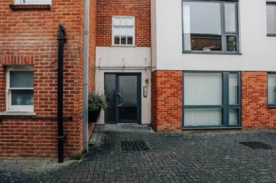 Central Modern Flat Sleeps 6 - Dedicated Parking - from 125 Per Night Hotel a 