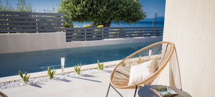 Theros Suites Hoteles en Corintia