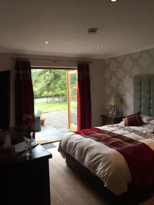 Riverside House - parking