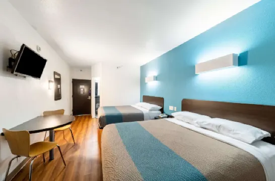 德克薩斯劉易斯維爾 - 醫學市 6 號汽車旅館