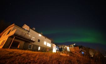Arctic Rooms Aurora