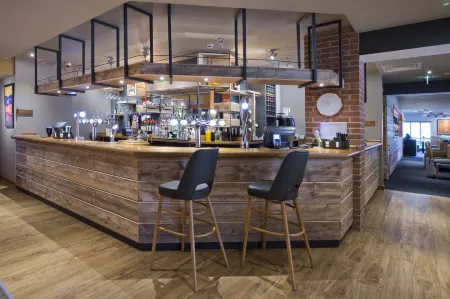 Premier Inn Cirencester Отели в г. Сайренсестер