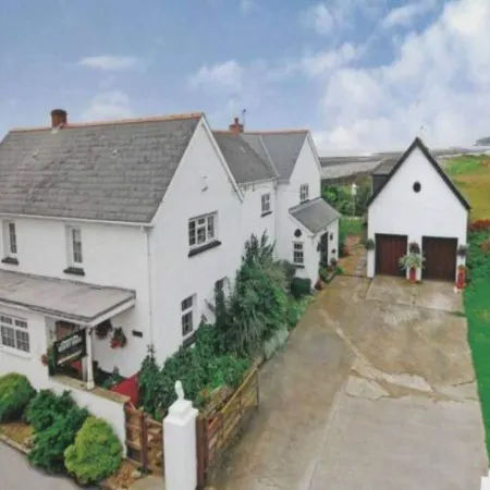 1-Bed Cottage on Coastal Pathway in South Wales
