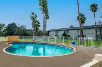 Quality Inn - Pools