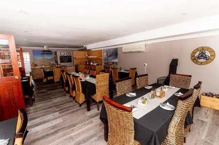 Kleinplasie Guesthouse Отели в г. Спрингбок
