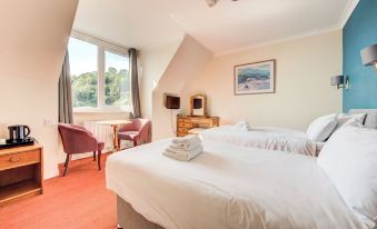 Onich Hotel & Lochside Beach Pods