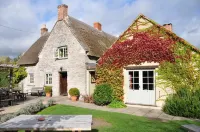 The Red Lion Inn Hotels in Lydford-on-Fosse