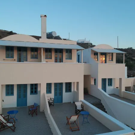 Panorama Oia Apartments Отели рядом с достопримечательностью «Пляж мыса Колумбо»