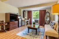 The Carriage House Inn Newport Hotels in Middletown