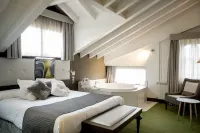 Costa Esmeralda Suites Hotel di 