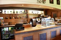 Beaufort Park Hotel - bar