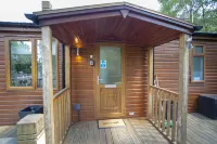 Felmoor Park Northumberland Lodge with Hot Tub - 4