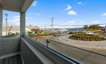Harbourtown Suites Luxury Condo