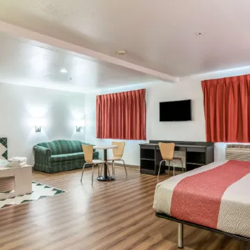 Motel 6 Barkeyville, PA