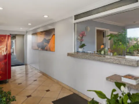 Bay Breeze Inn Hotels in Oakland