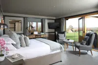 The Jack Russell Hotels in Chute Forest