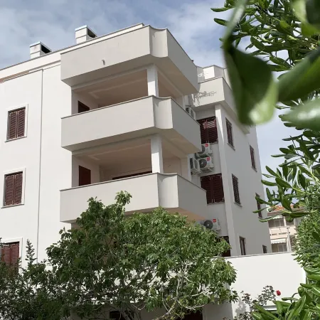 Maru Apartments