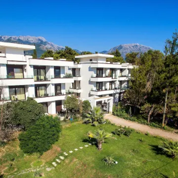 Apartments Kuce Lekovica Beach & Snack Bar- Bistro