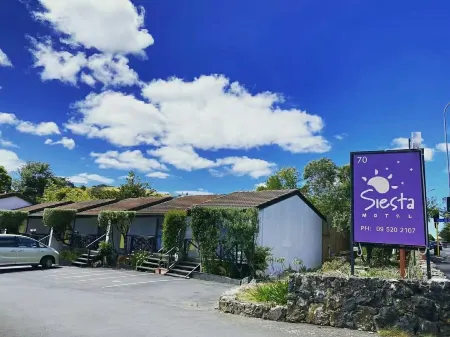 Siesta Motel