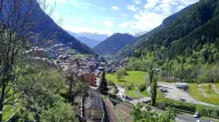 Apartamentos Arinsal 3000 فنادق في La Cortinada